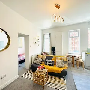 Apartment 2 Bedroom With Seaside Views, Blackpool